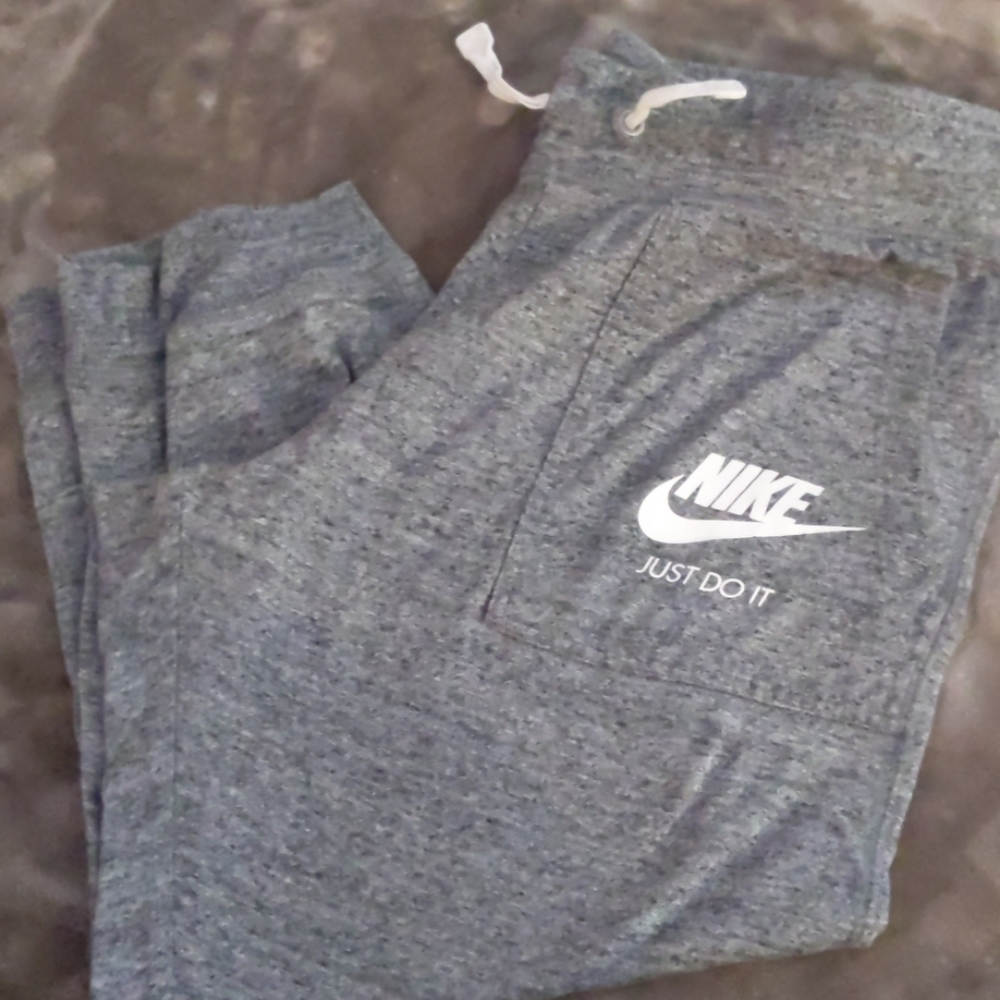 Nike cropped sweat